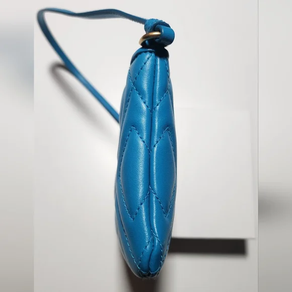 Miu Miu Pochette. Super puffy. - Picture 5 of 16